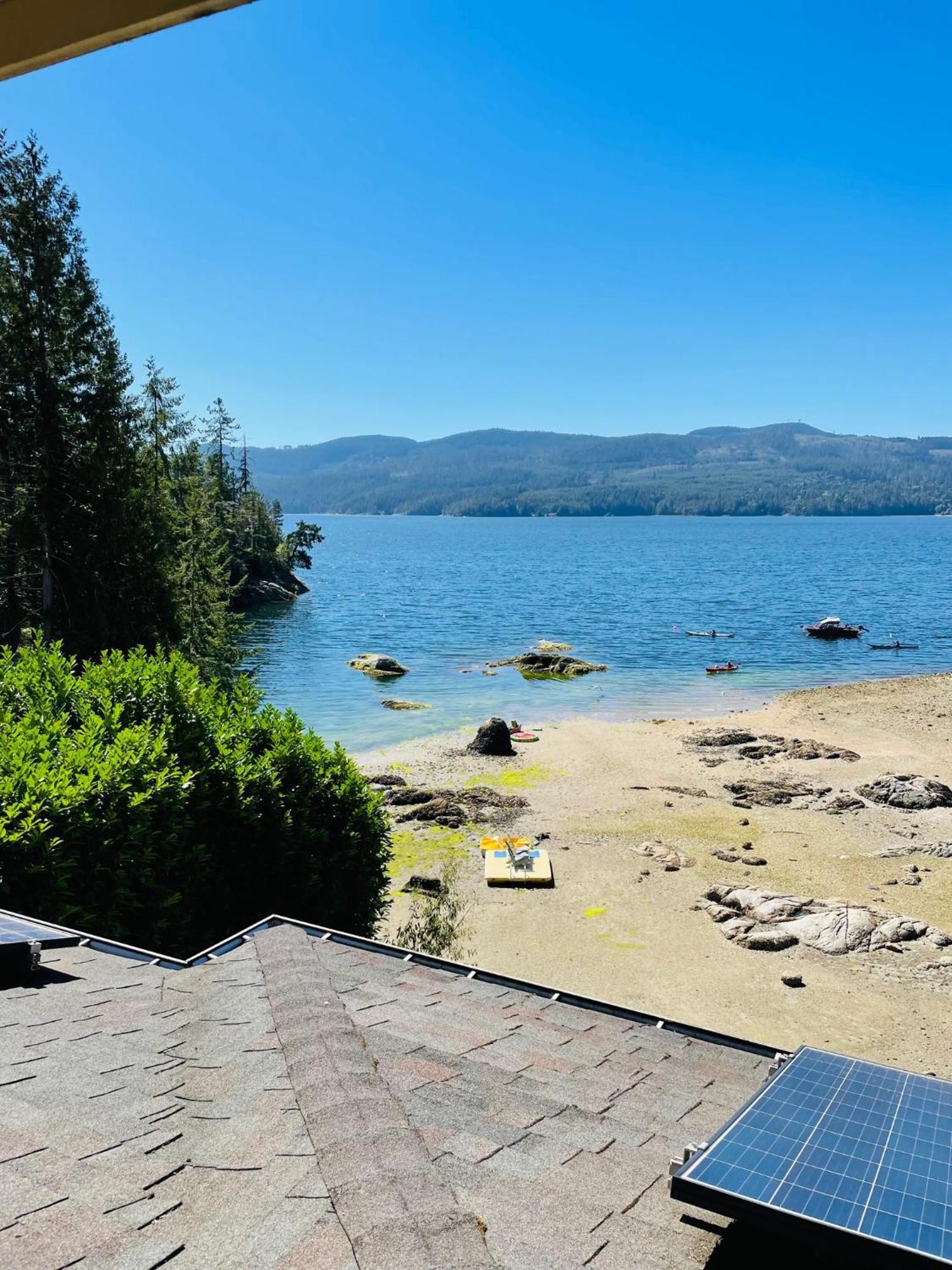 The Tuwanek Hotel And Spa Sechelt Exterior photo