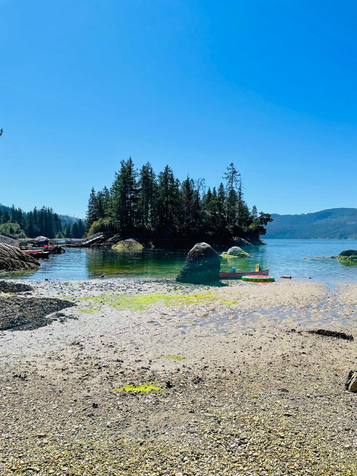 The Tuwanek Hotel And Spa Sechelt Exterior photo